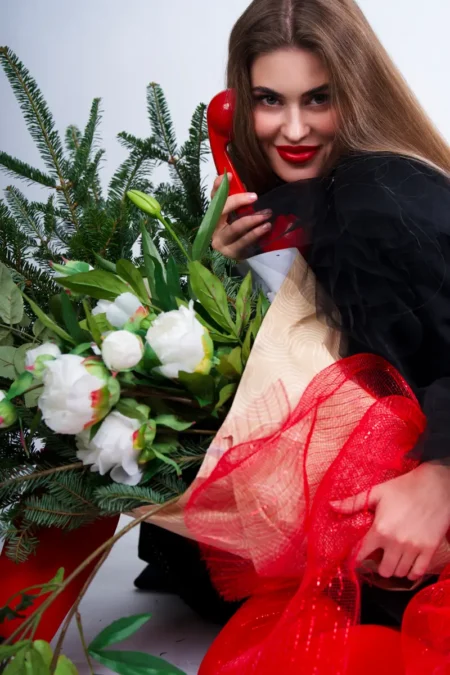 HOLIDAY GLOW — ENZO Magazine, January 2025