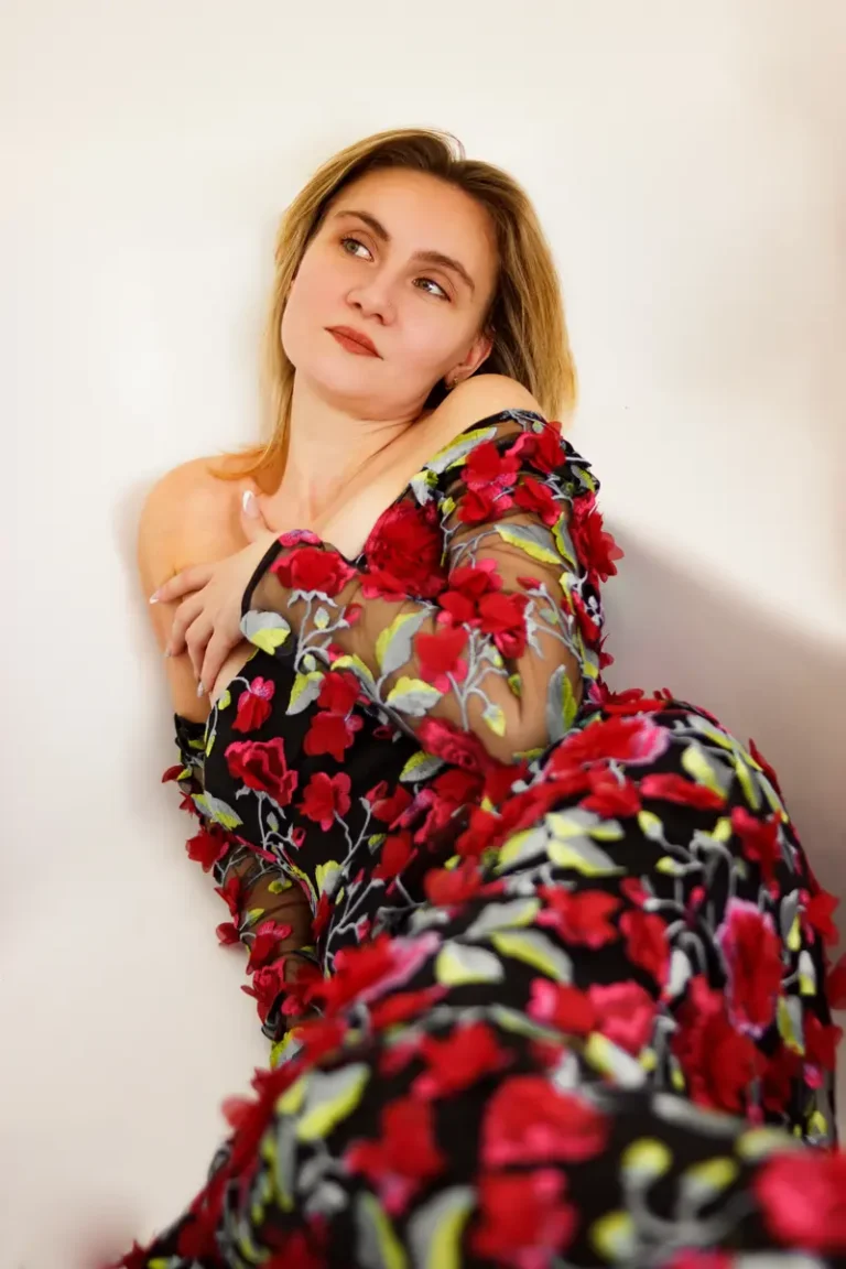 Chic, flowers and her: who outshone whom? — ENZO Magazine | The March Fashion & Beauty Edition | Vol.1 | 2025
