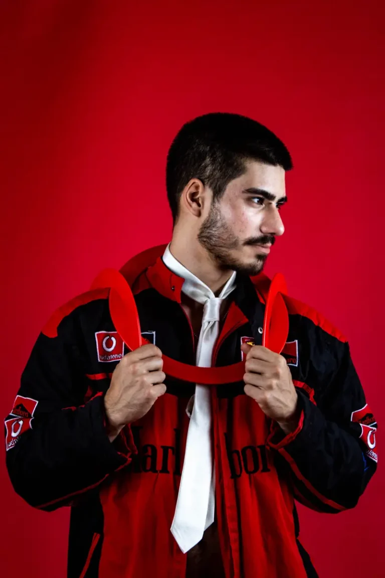 trascendere la realtà — ENZO Magazine, October 2025