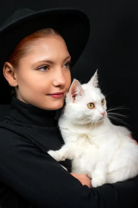#котвдомсчастьевнём — ENZO Magazine, May 2026