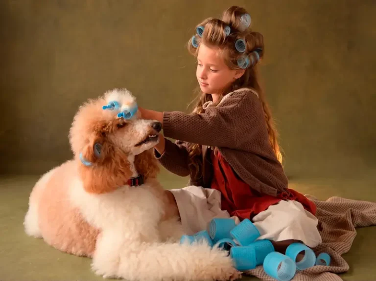 Blue curlers and a big heart — ENZO Magazine, July 2026